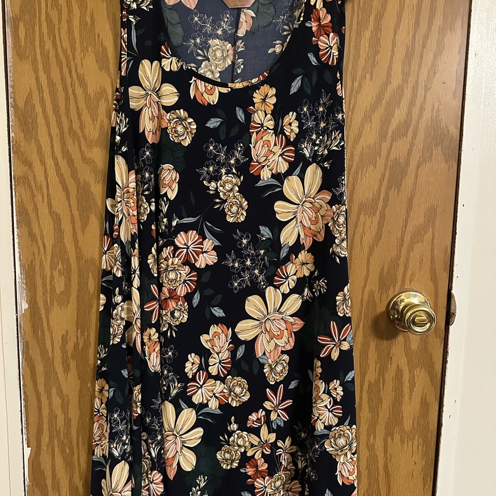 SJS Tan and Cream Sleeveless Midi Sundress